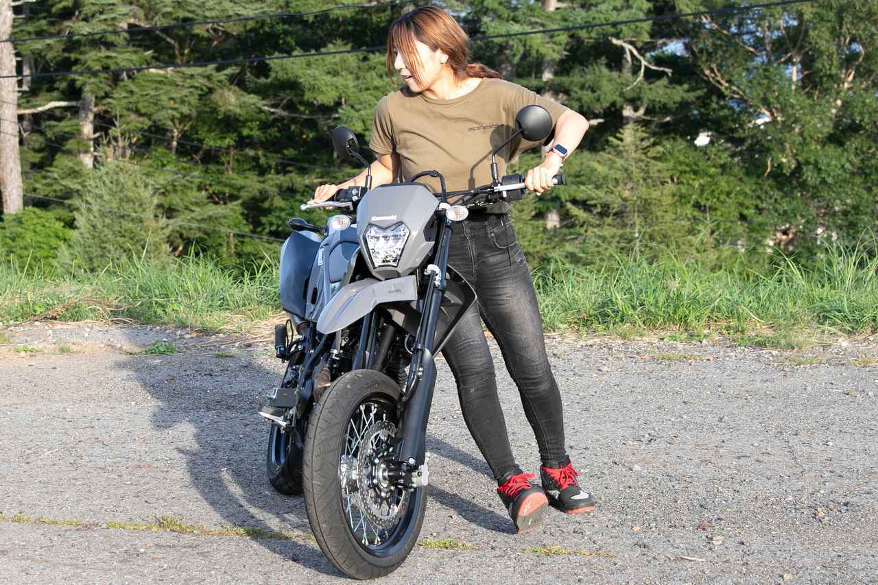 画像2: 見た目はクール、走りは軽快！ たっぷり乗って気づいたカワサキ「KLX230SM」の魅力10選