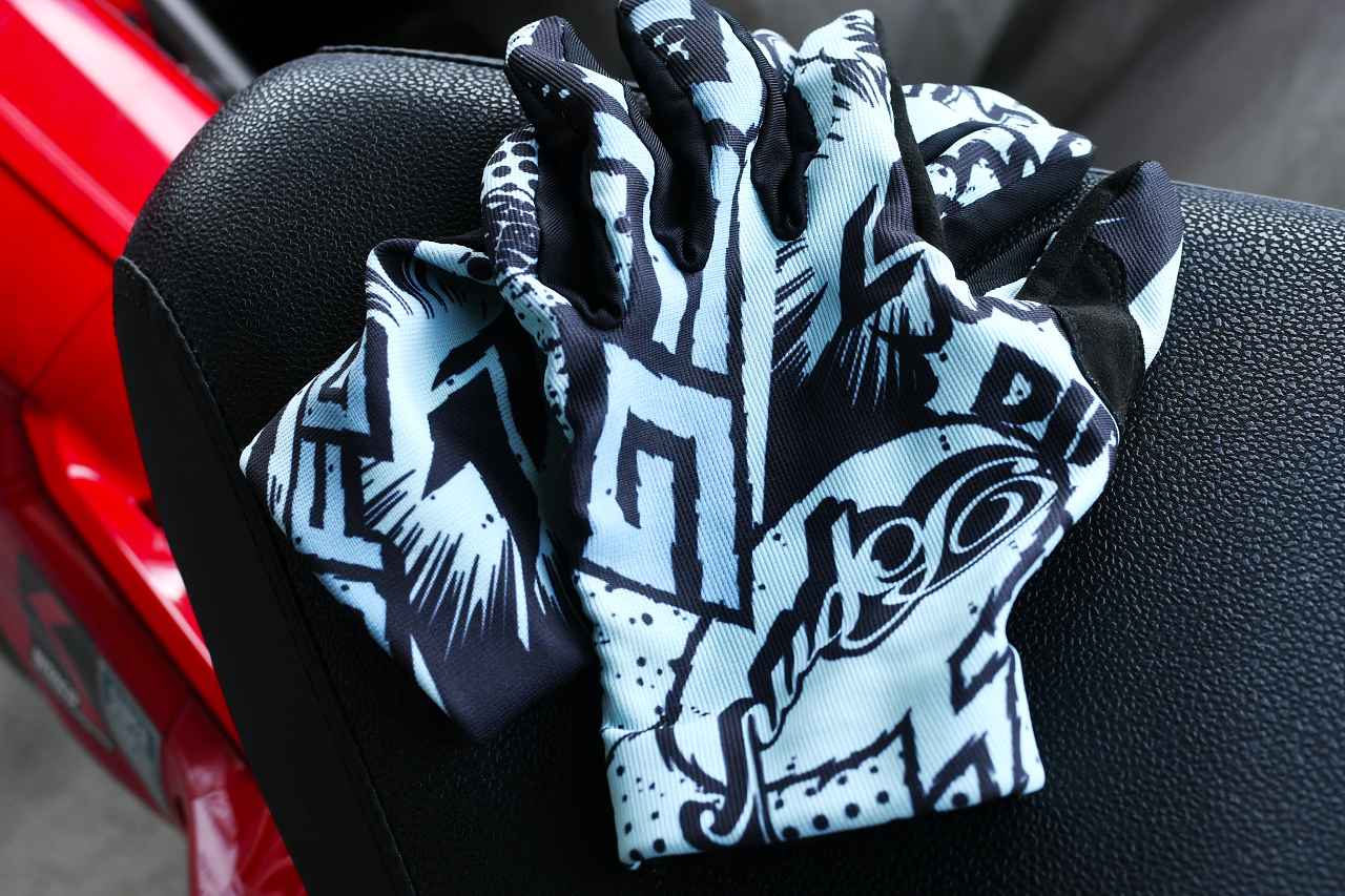 画像: DFGソリッドグローブBPMを染めて、自分好みのグローブを作るぞ - webオートバイ