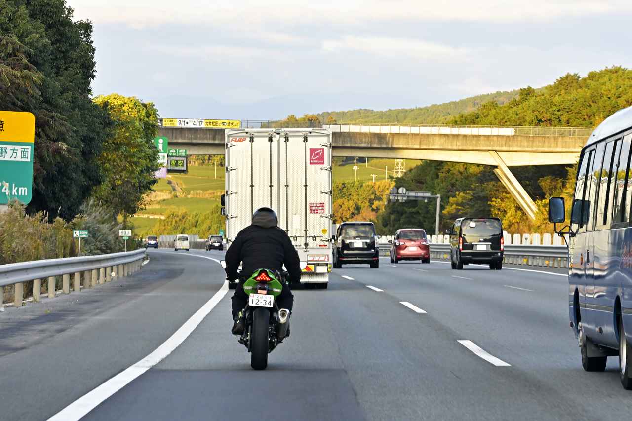 画像4: 高速道路：120km/h巡航でも余裕を感じる安定感