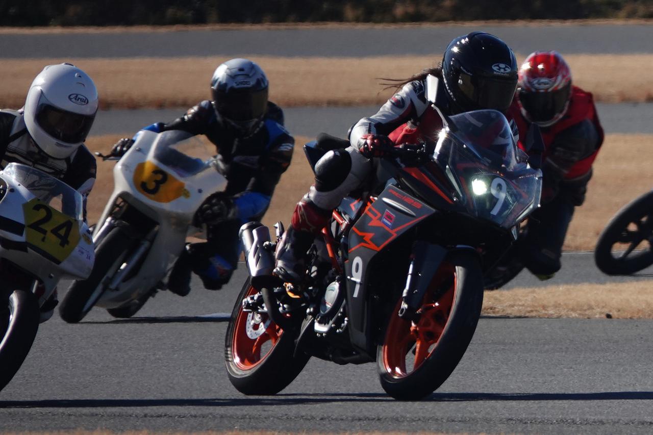 画像2: サーキット＆レース未経験でも楽しめる⁉ オートボーイ杯“極寒耐久”に平嶋夏海さんとぶんみかちゃんと参戦してきた！