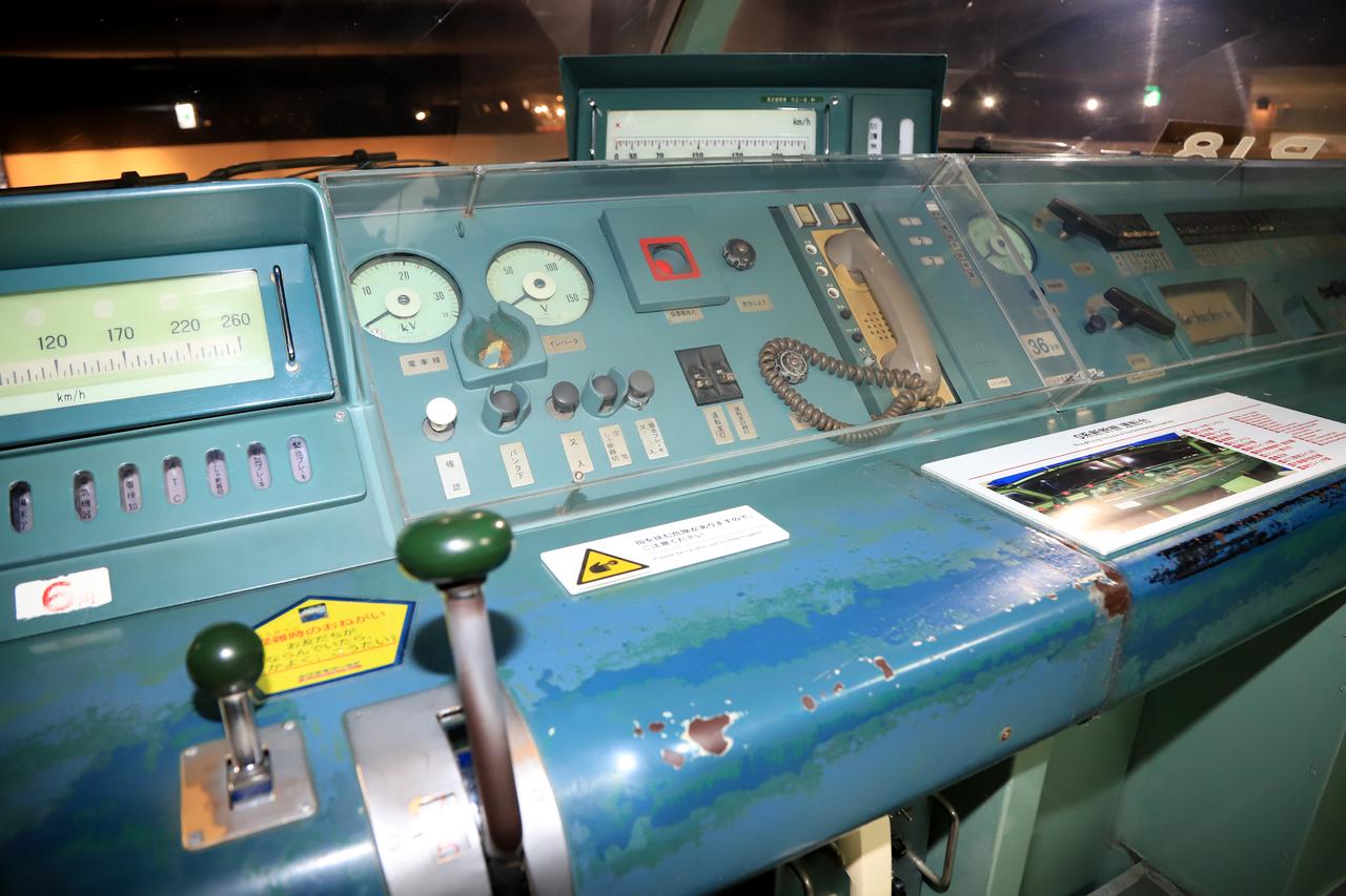 画像1: ▲0系新幹線の内部。