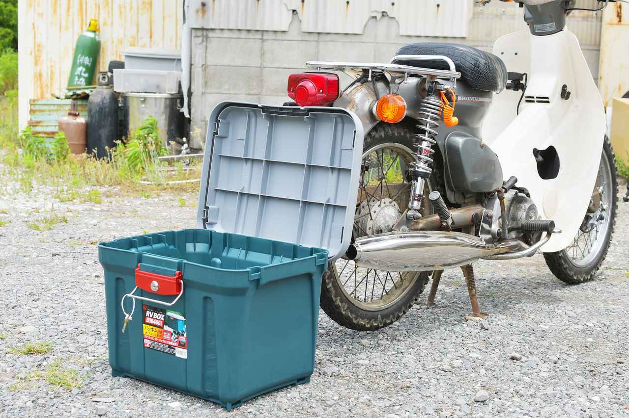 画像: スーパーカブの純正キャリアに箱を取り付ける方法をやってみた。 - webオートバイ