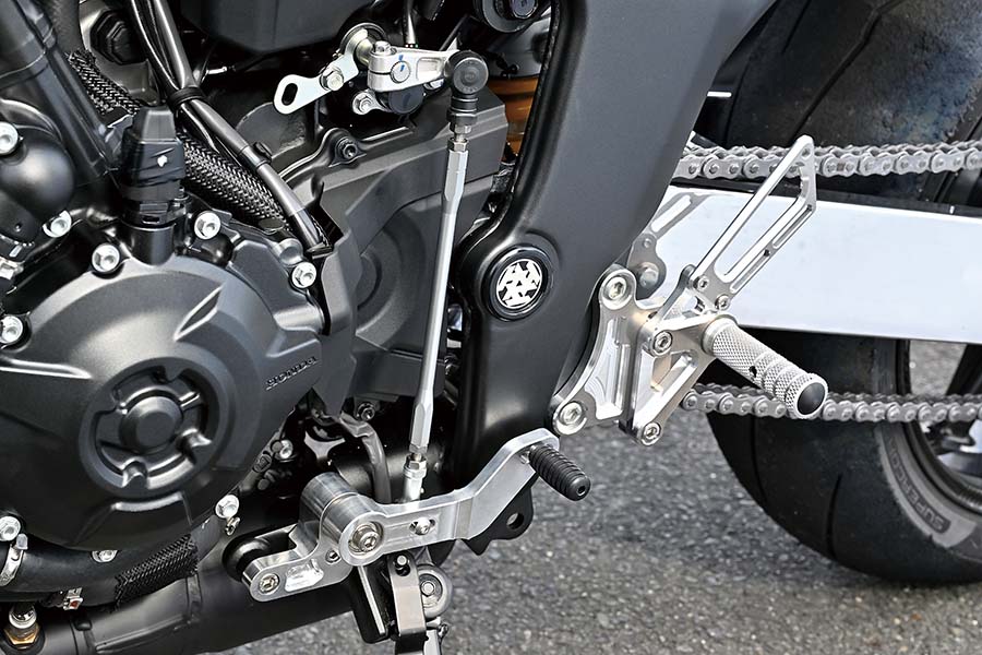 画像8: まだまだ開発中パーツばかりだがCB1000Fの市場を盛り上げたい!