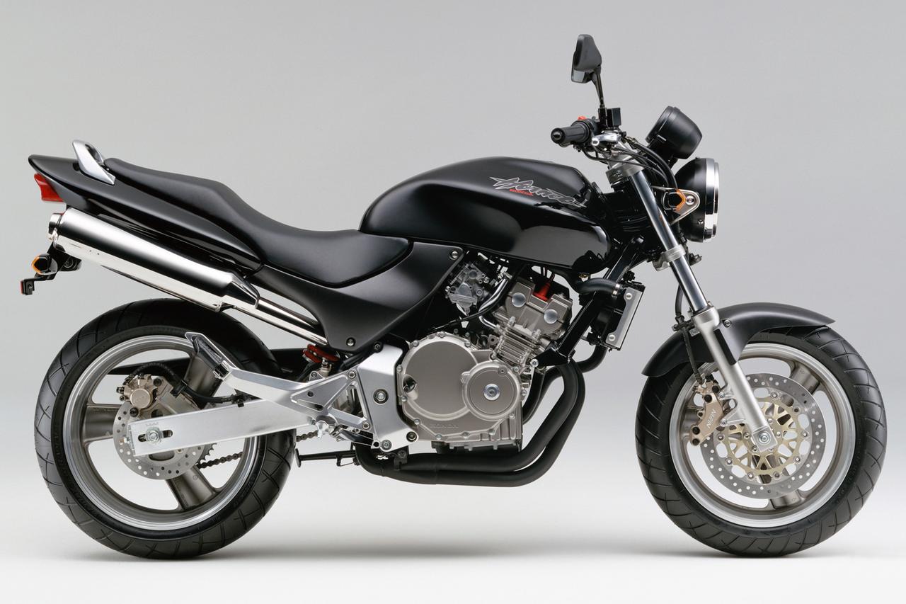 画像: Honda Hornet 当時価格（税別）：49万9000円（北海道は1万5000円高、沖縄は9000円高。その他一部地域を除く）