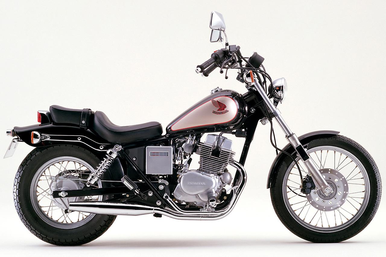 画像: Honda REBEL 1985年 当時の250クラスでは珍しいOHC空冷2気筒233ccエンジンを搭載し、王道アメリカンを縮小したようなロー＆ロングなスタイルと優れた足つき性で広く支持を集めた。