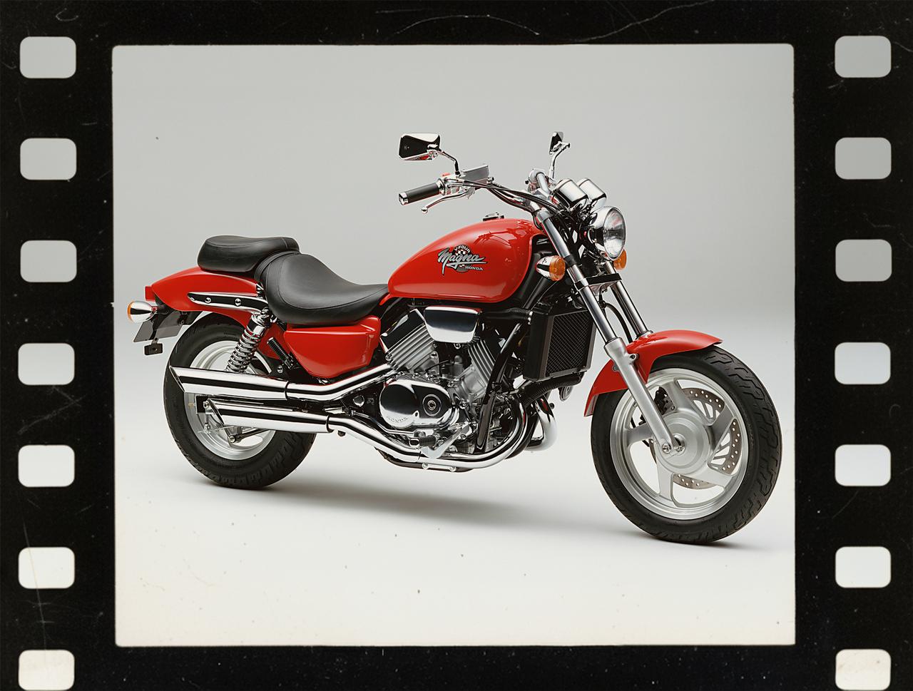 画像: ホンダ「マグナ」（1993年）【90年代に登場したホンダのバイク図鑑】 - webオートバイ