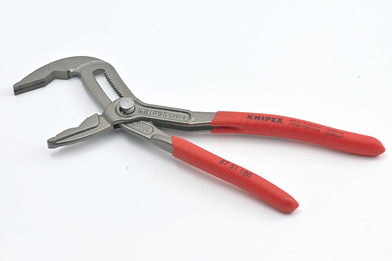 画像: KNIPEX「コブラ エクストラスリム ウォーターポンププライヤーSB 8751-250」（8415円）