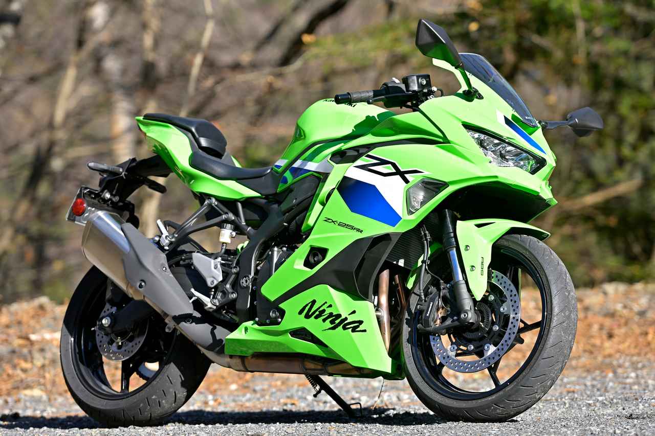 画像: Kawasaki Ninja ZX-25RR 2026年モデル 総排気量：249cc エンジン形式：水冷4ストロークDOHC4バルブ並列4気筒 シート高：785mm 車両重量：184kg 発売日：2025年10月1日 税込価格：105万2700円 ▶▶▶車両情報の詳細はこちら