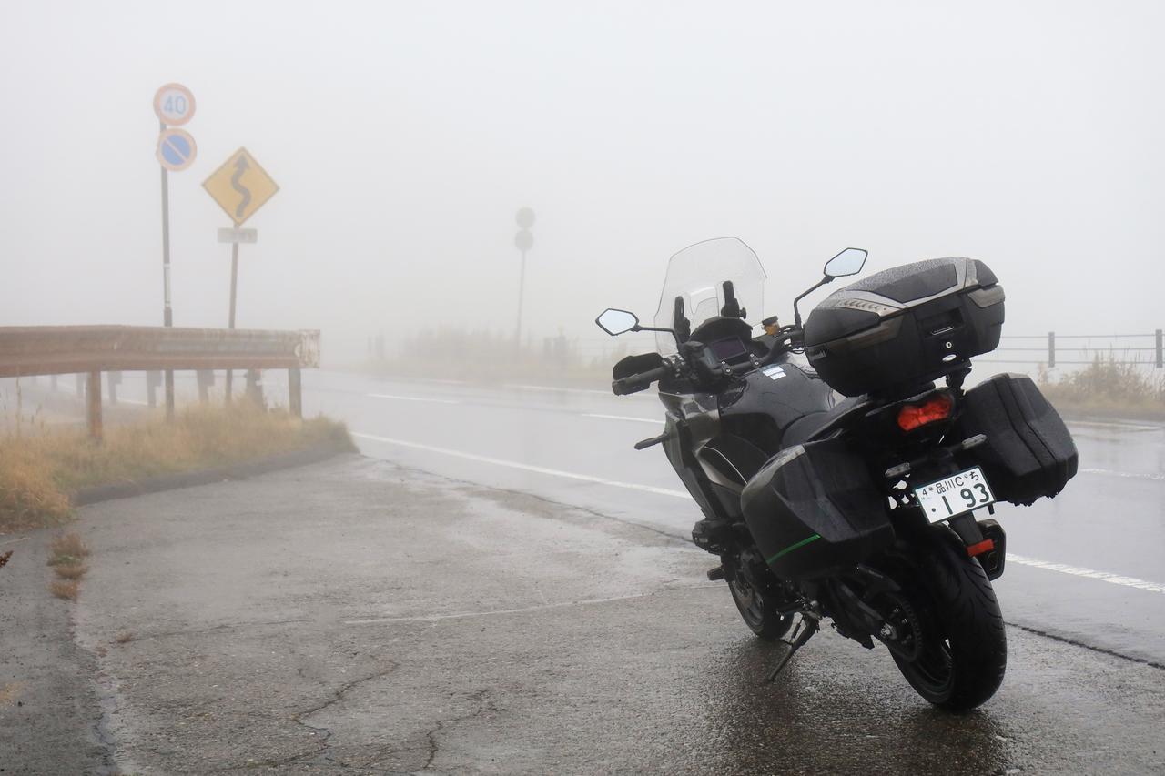 画像2: 専用パニアケースとトップケースの利便性