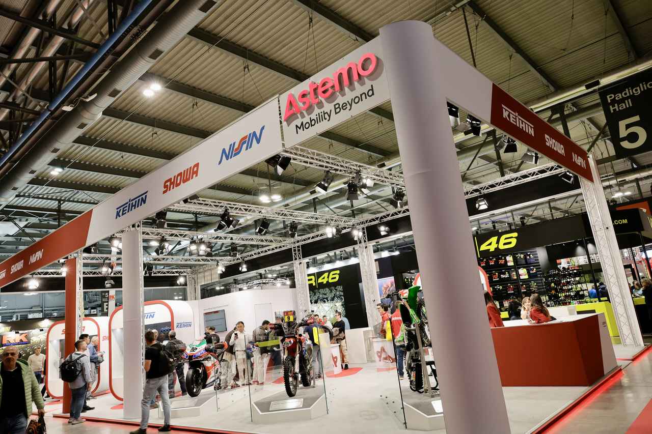 画像7: レース直系! 2モーター制御スロットル&カーボンブレーキ