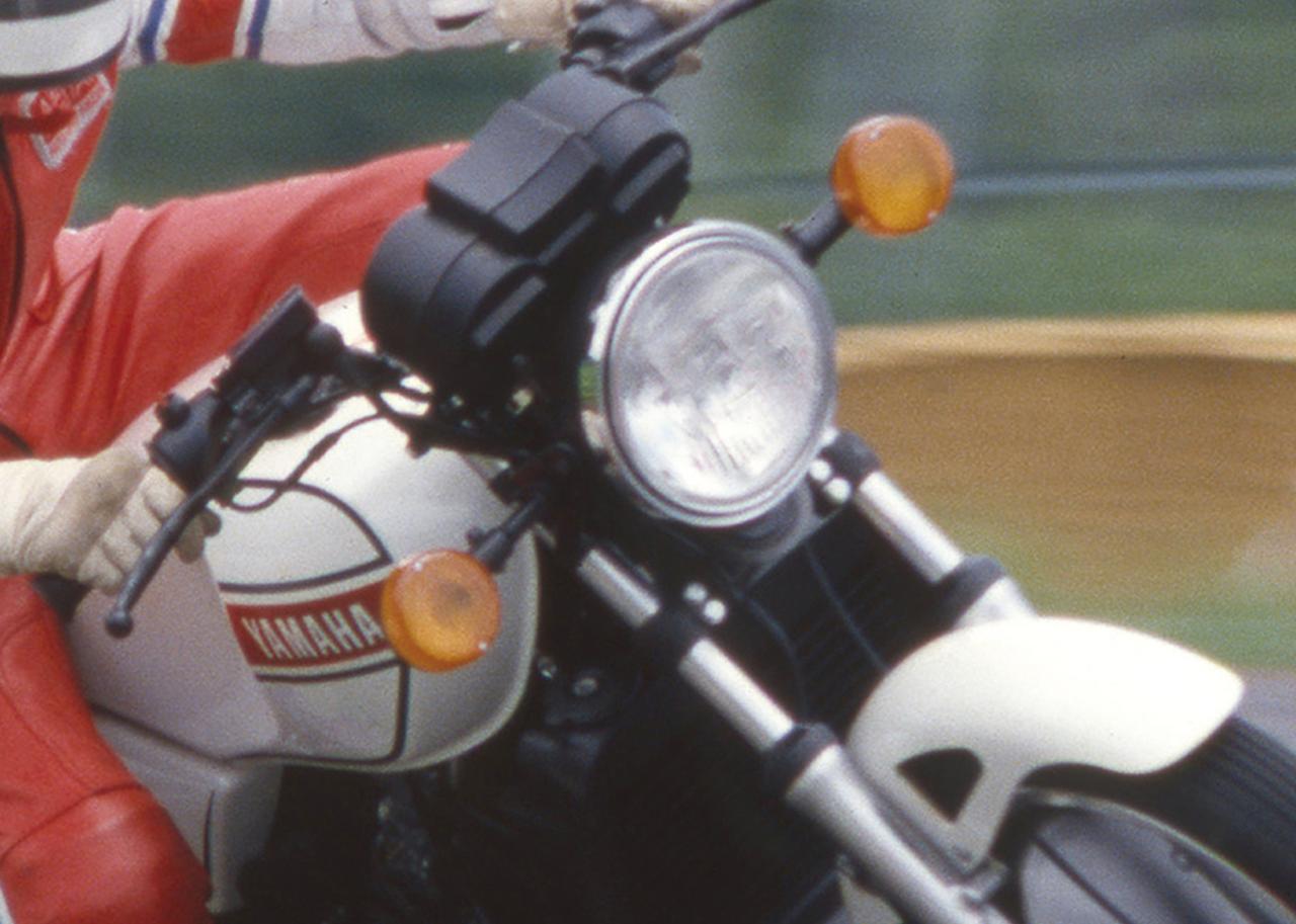 画像: ヤマハ「RZ250」1980年|持てる技術を惜しみなく注いだヤマハ渾身の2ストスポーツ【昭和の名車解説】 - webオートバイ