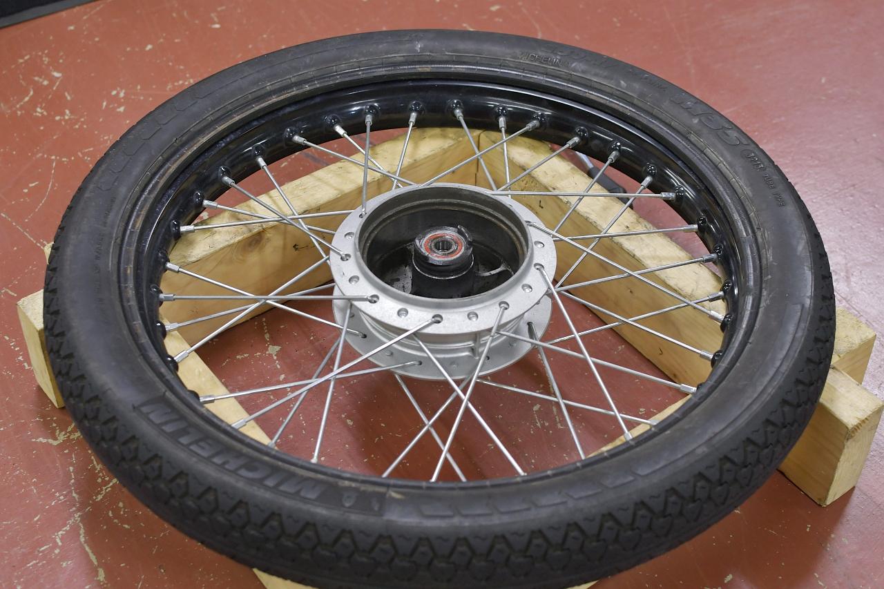 画像8: JA44のフロントタイヤを交換していくよ