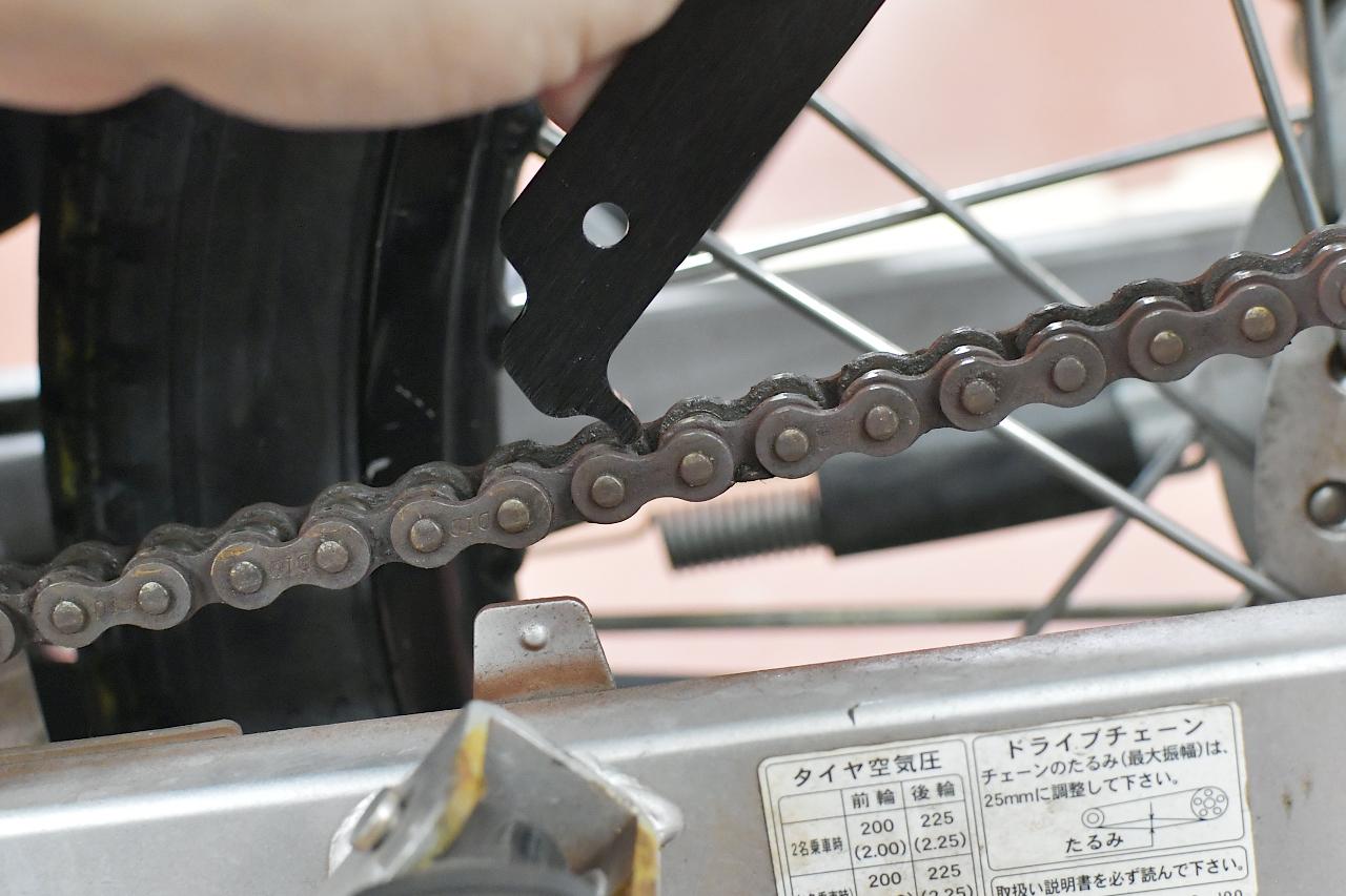 画像1: チェーンの伸びをチェック(before)