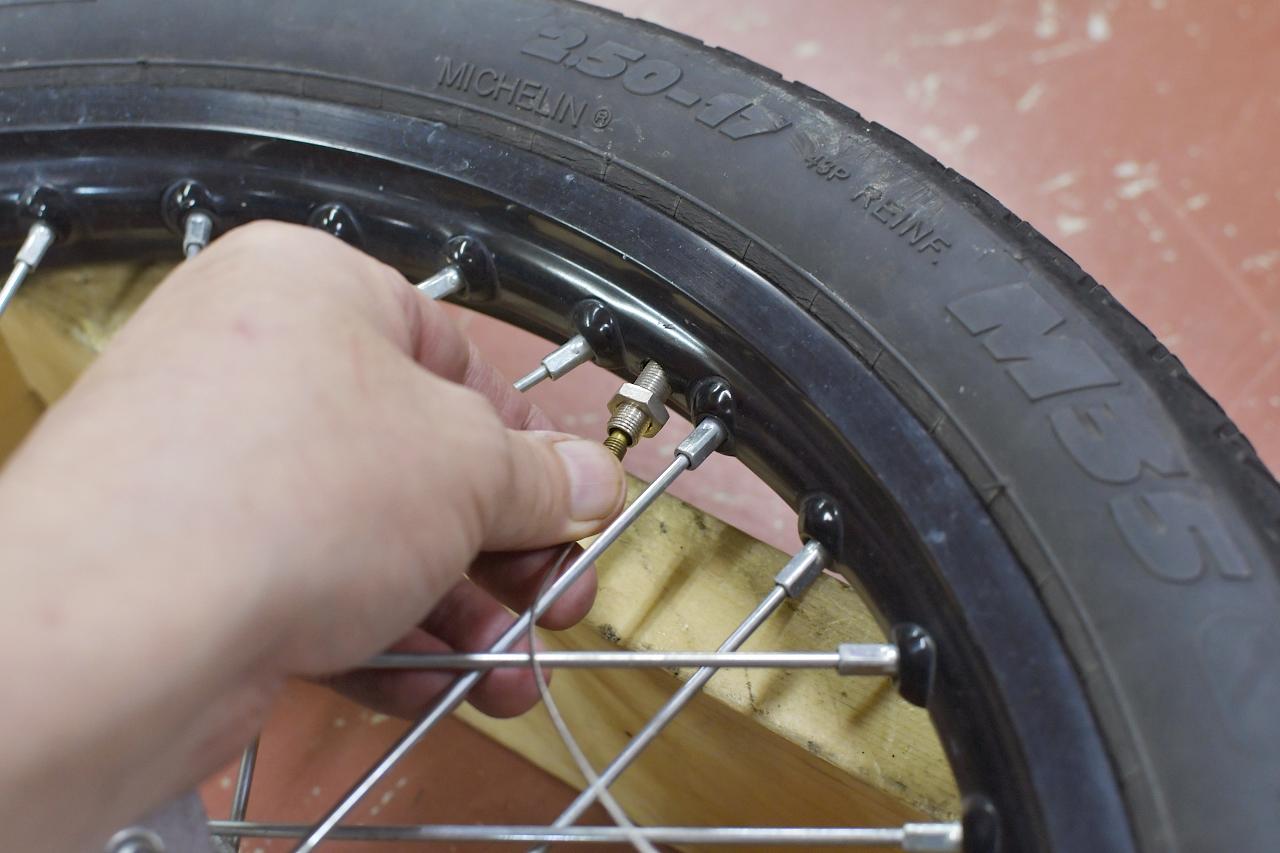 画像5: JA44のフロントタイヤを交換していくよ