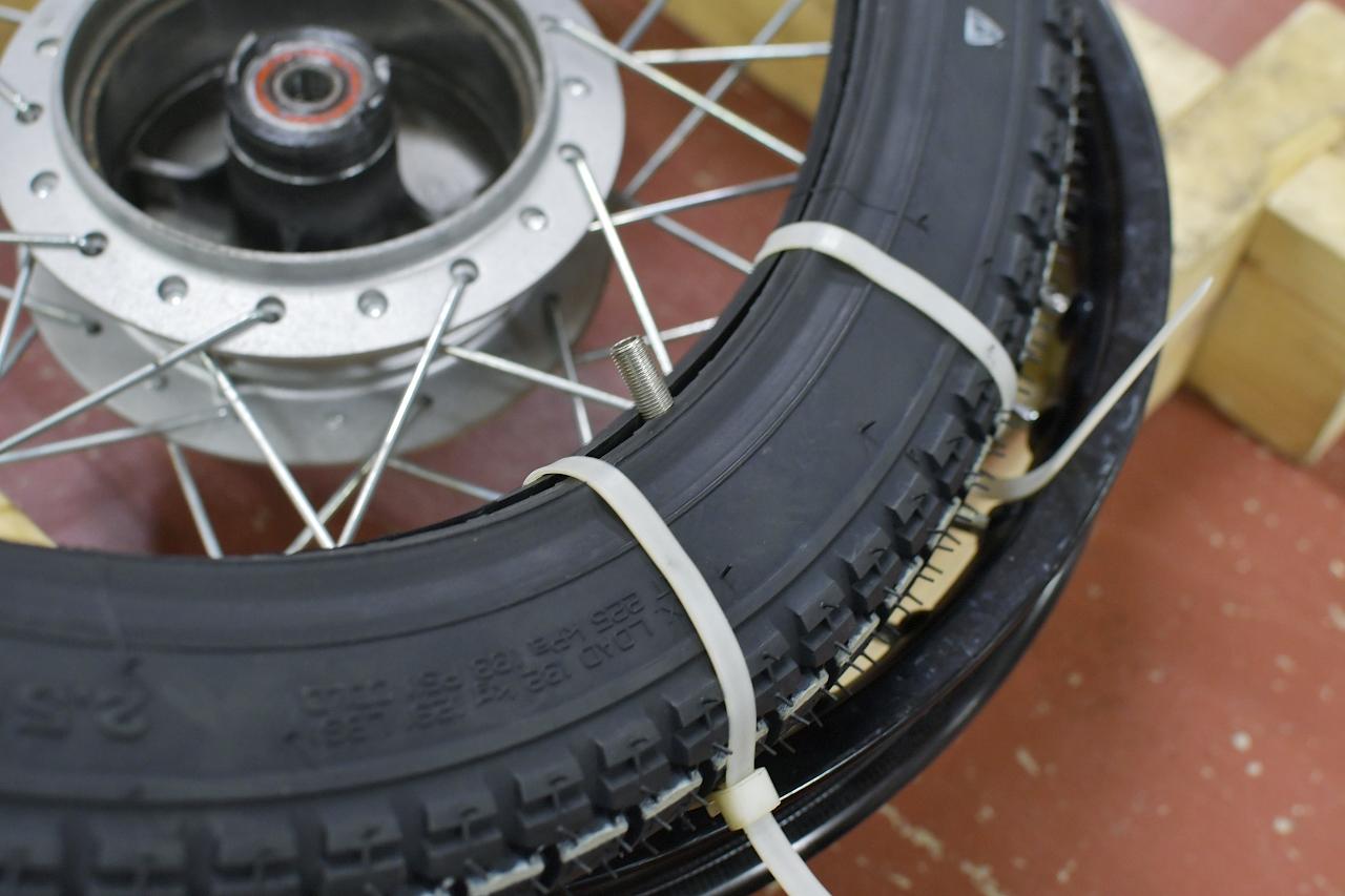 画像13: JA44のフロントタイヤを交換していくよ