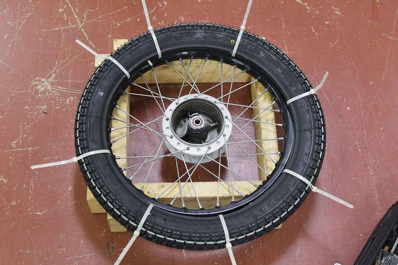 画像14: JA44のフロントタイヤを交換していくよ