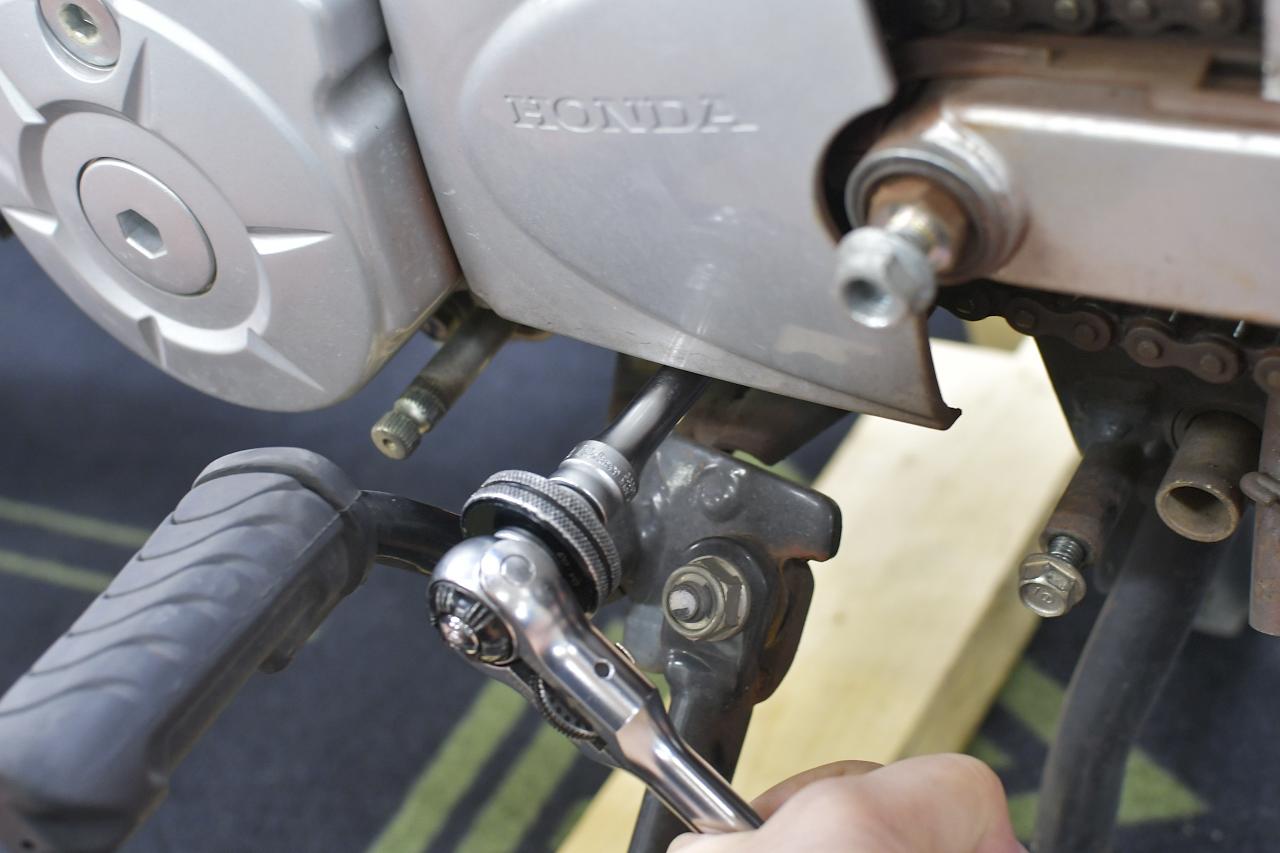 画像4: 通勤で酷使されてるスーパーカブ(JA44)のメンテナンス②。チェーン・前後スプロケット・ハブダンパーを交換してクラッチ調整もするよ〈若林浩志のスーパー・カブカブ・ダイアリーズ Vol.362〉