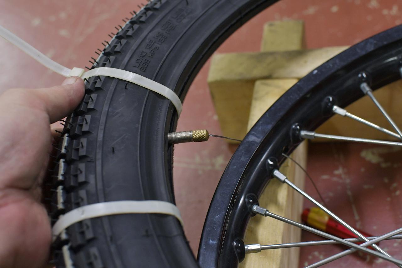 画像16: JA44のフロントタイヤを交換していくよ