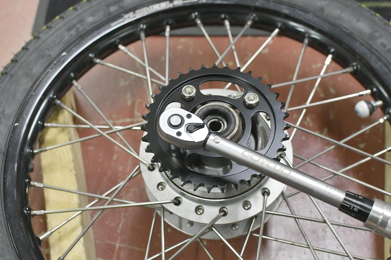 画像2: ドリブンスプロケット、ハブダンパーを取り付けよう