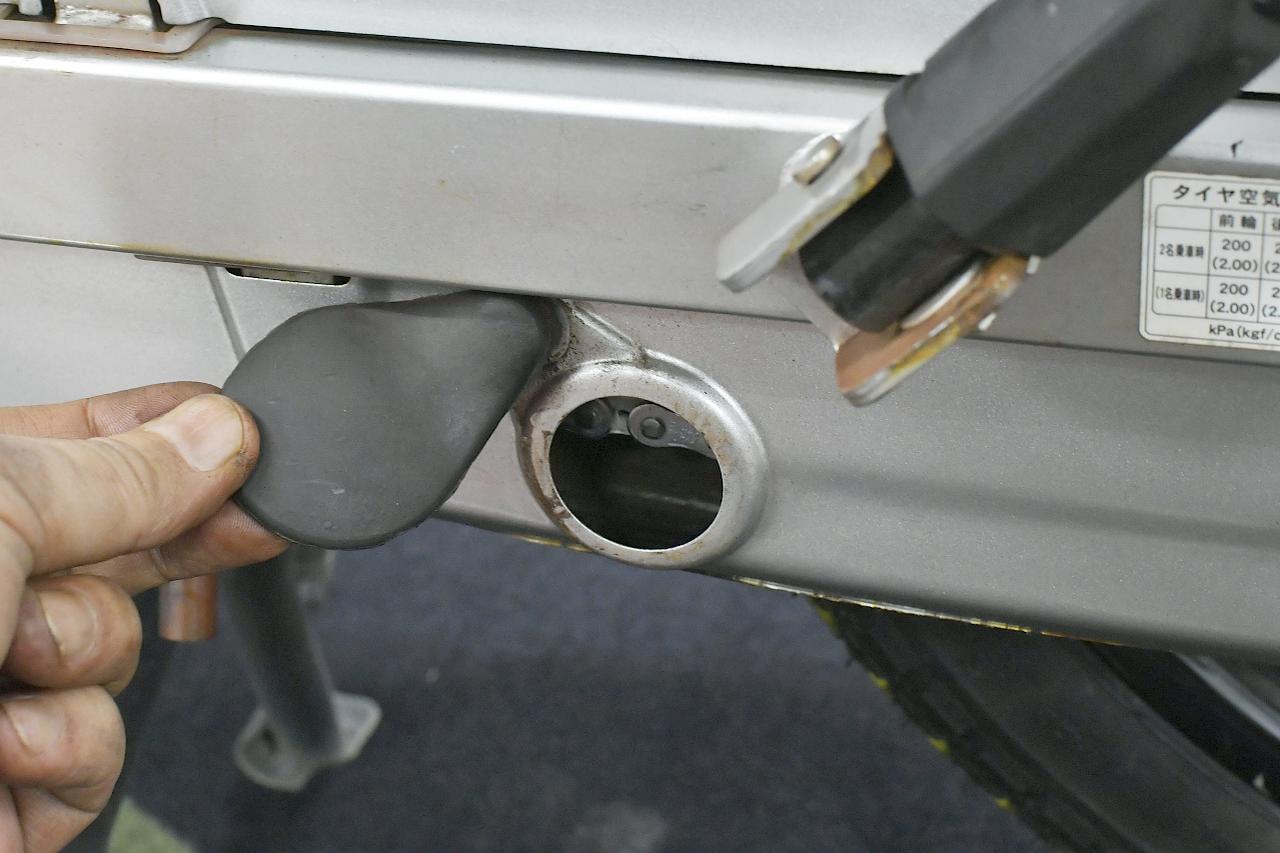 画像1: チェーンメンテにのぞき窓が便利