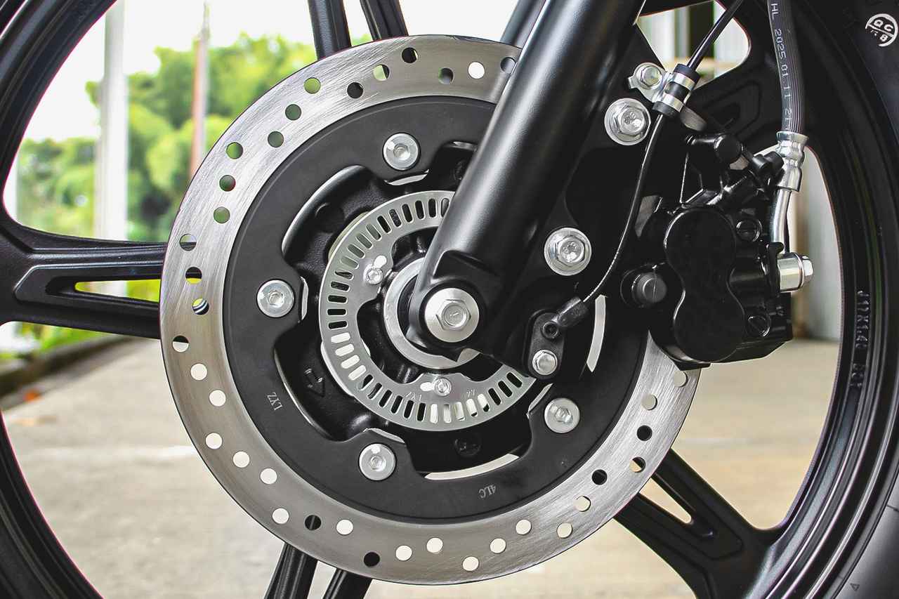 画像1: 【ABS搭載で一歩先へ】スズキ「AX4 ABS」はコロンビアで人気・信頼と実績のロングセラー【世界でがんばる!! 日本メーカーの珍車大図鑑 Vol.29】