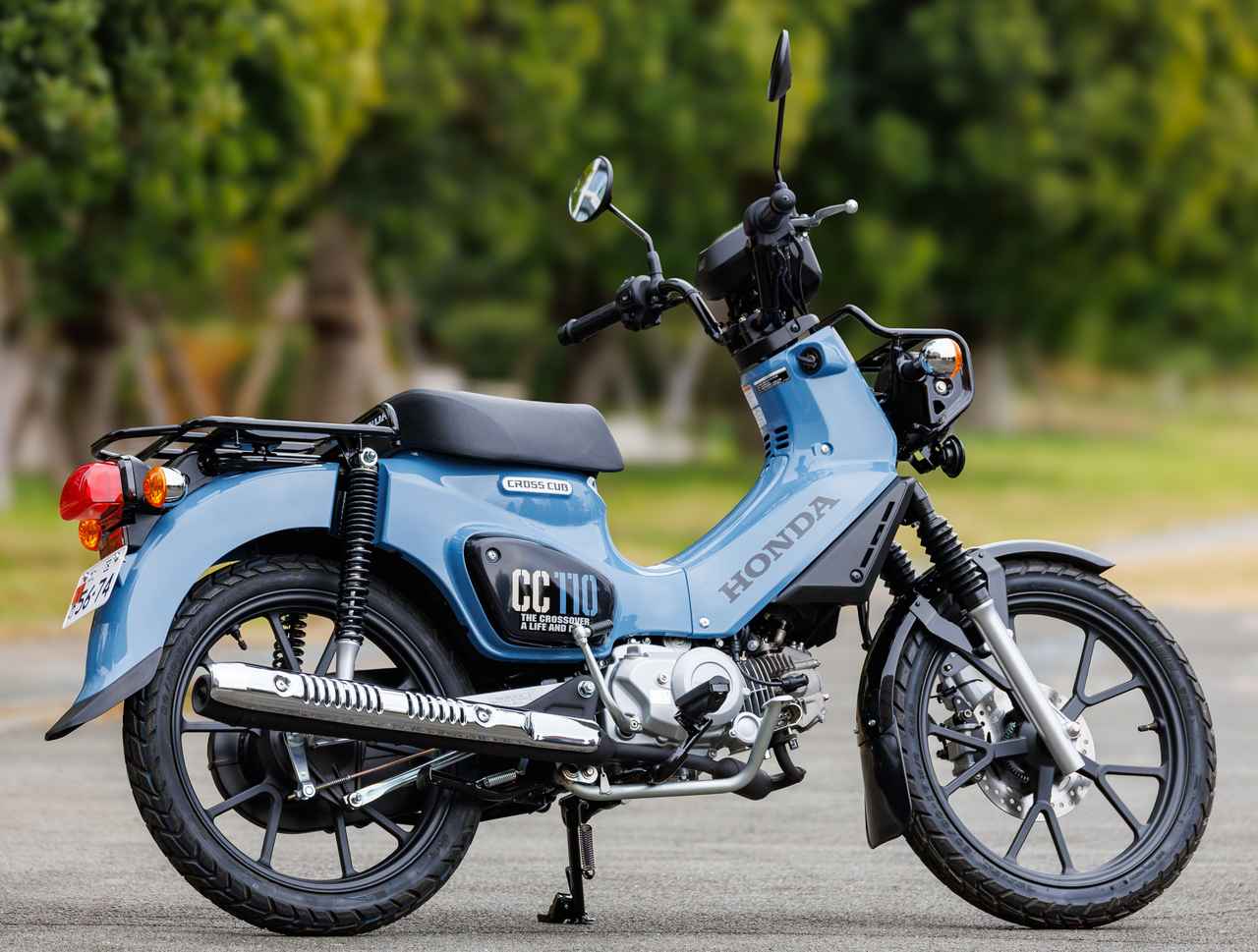 画像: 車体は基本的にベースとなったクロスカブ110と同じ。原付二種にある三角マークやFフェンダーのステッカーはない。