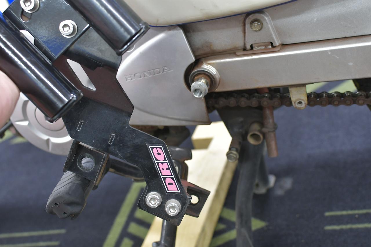 画像2: ドライブスプロケットカバーとチェーンカバーを外すよ