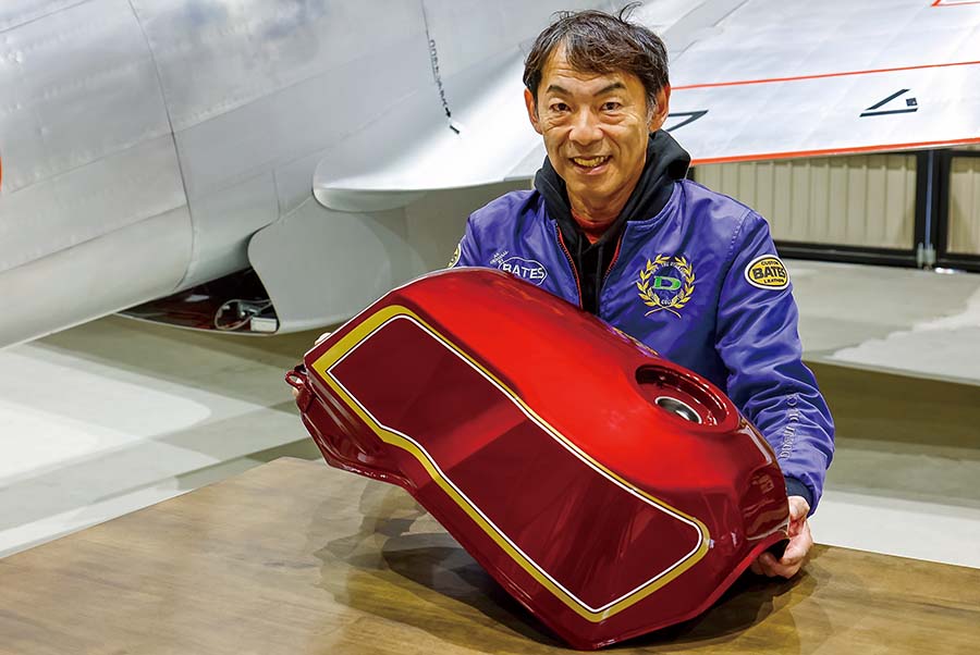 画像: 取材時はワインレッド外装を 続々出荷中だった!