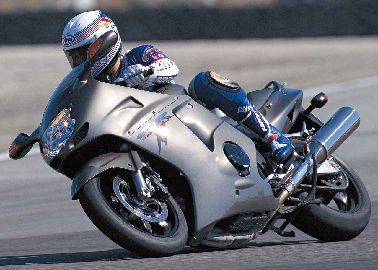 画像: ホンダ「CBR1100XX スーパーブラックバード」【絶版名車解説】 - webオートバイ