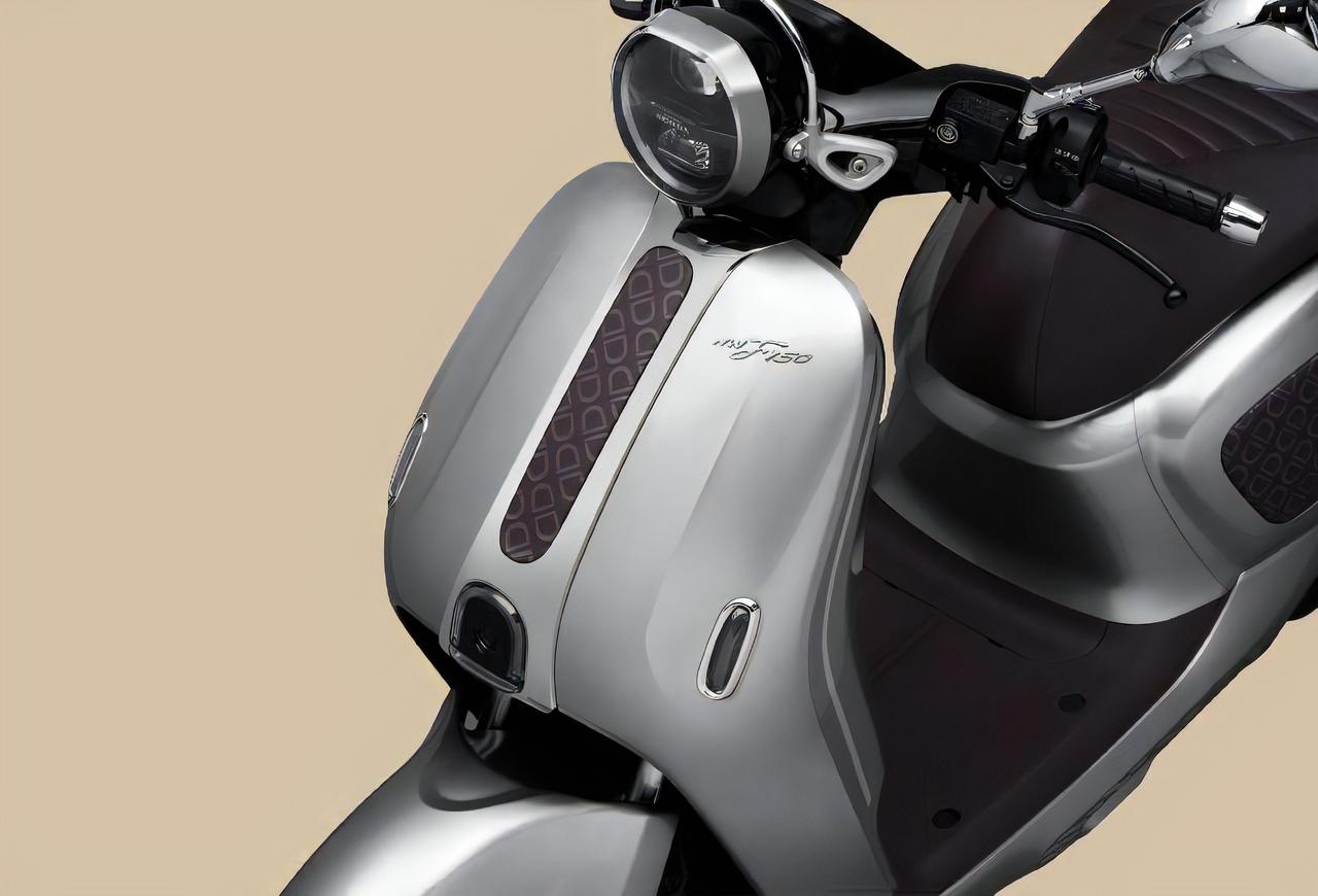 画像9: 【馬術をイメージしたお上品モデル】ホンダ「NWF150」は先進装備テンコ盛りのゴージャススクーター【世界でがんばる!! 日本メーカーの珍車大図鑑 Vol.30】