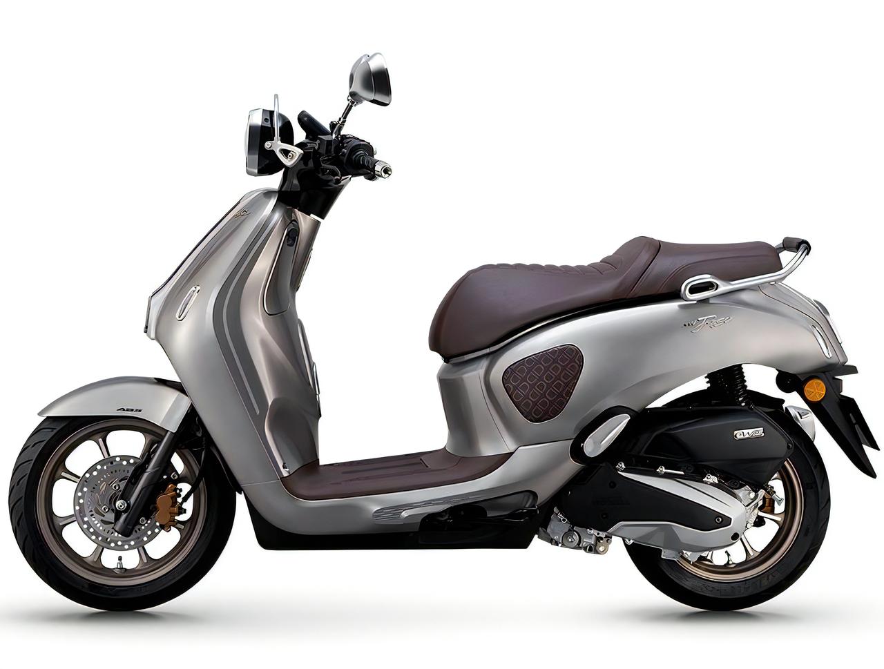 画像6: 【馬術をイメージしたお上品モデル】ホンダ「NWF150」は先進装備テンコ盛りのゴージャススクーター【世界でがんばる!! 日本メーカーの珍車大図鑑 Vol.30】