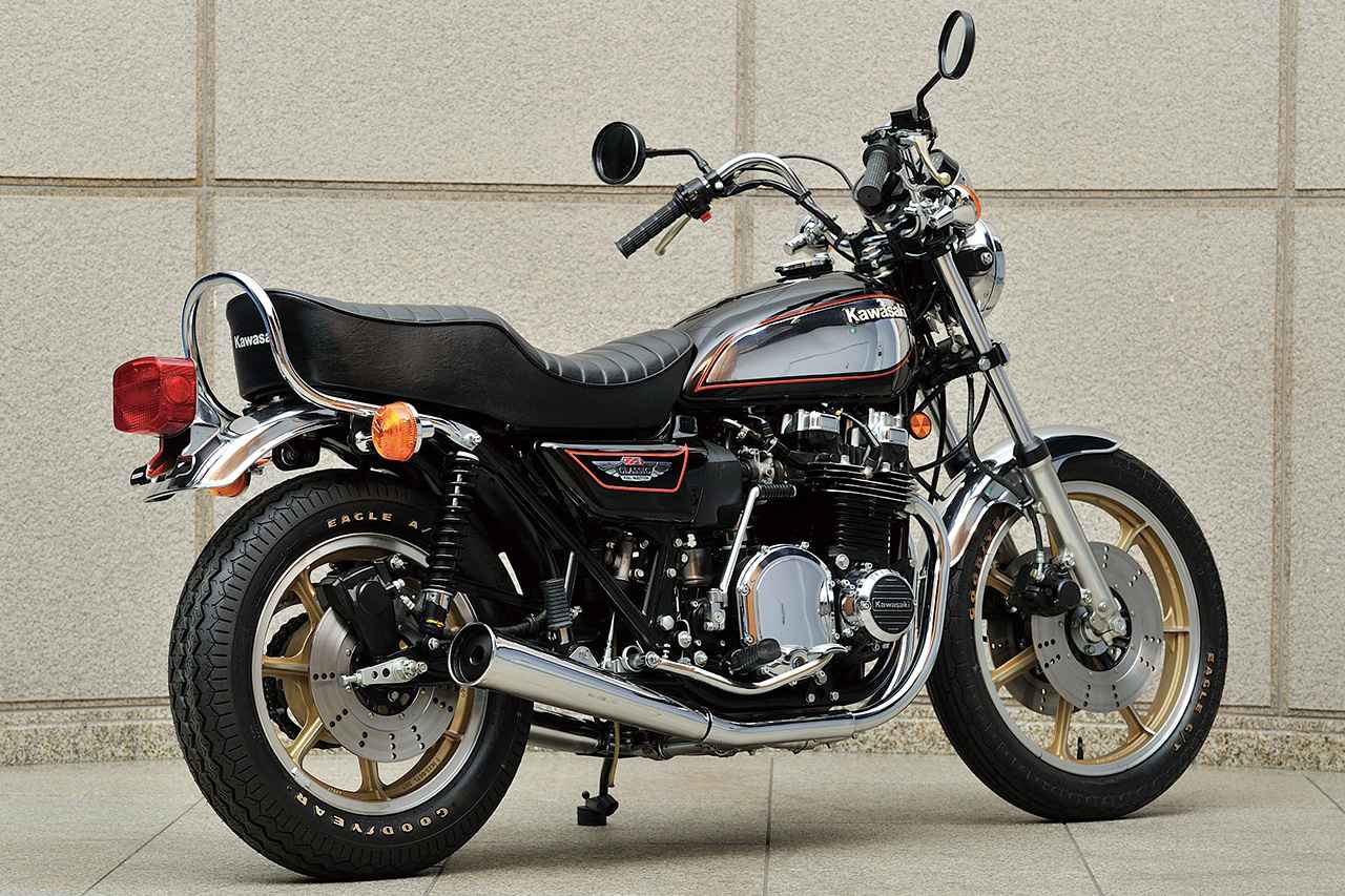 画像: ティアドロップタンクと分厚いシート、米国ジャーディン製2本出しメガホンマフラーが際立つリアビュー。Z1系と違い、テールカウルを持たないのも独特だ。