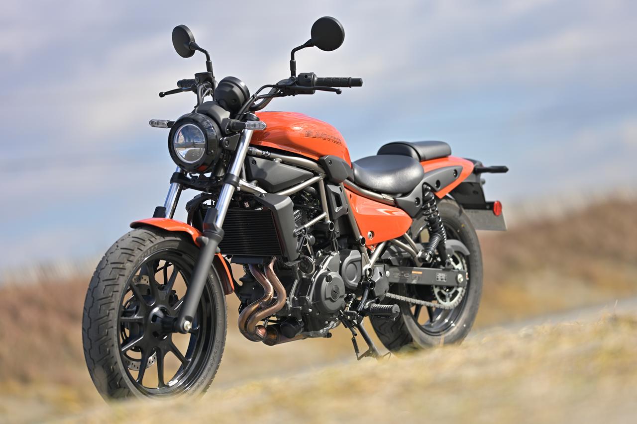 画像: Kawasaki ELIMINATOR 2026年モデル 総排気量：398cc エンジン形式：水冷4ストロークDOHC4バルブ並列2気筒 シート高：735mm 車両重量：176kg 発売日：2025年7月15日 税込価格：85万8000円  ▶▶▶車両情報の詳細はこちら