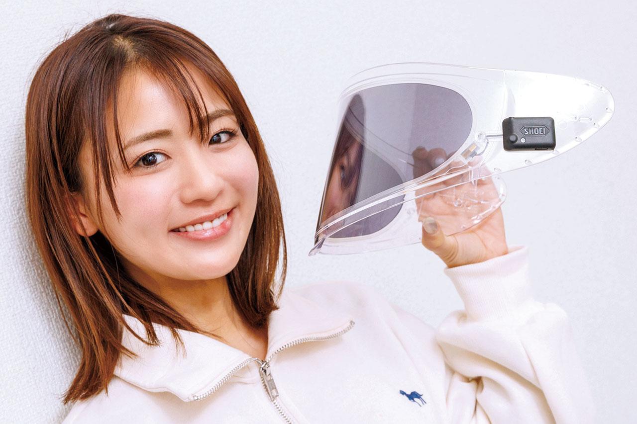 画像: SHOEI e:DRYLENS 304 税込価格:2万7500円(レンズ)・6600円(コントローラー) 適応シールド/ヘルメット:ショウエイCWR−F2・CWR-F2R/X−Fifteen・Z−8・WYVERN0 販売元:ショウエイ シールドと合わせたシステム全体での販売ではなく、ショウエイのフルフェイス用シールド(CWR-F2・CWR-F2R)のオプション扱い。コントローラーの着脱はショウエイギャラリーで行うシステムを採っている。