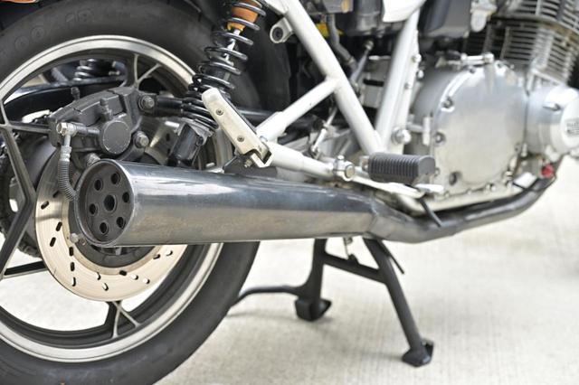 画像: マフラーは腐食しやすいので純正マフラーは非常に価値がある。