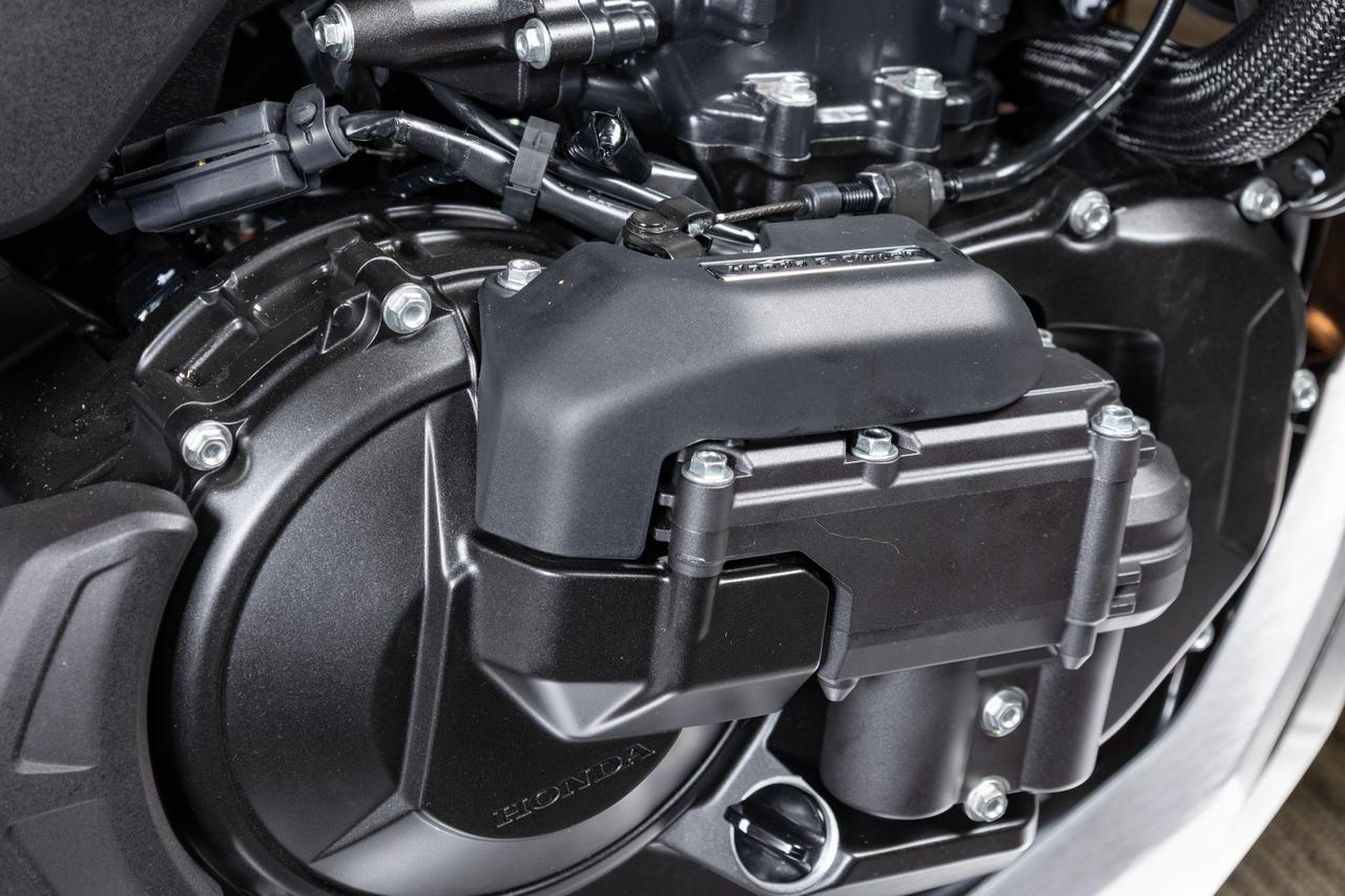 画像2: 【国内初公開!】ホンダが「XL750トランザルプ Eクラッチ」をモーターサイクルショーで展示! 期待の1台を最速撮!