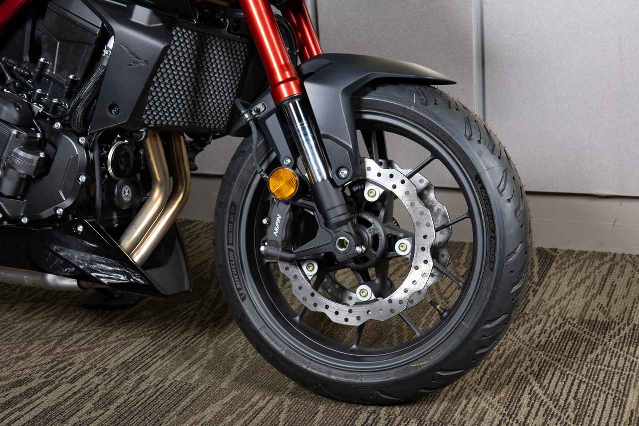 画像11: 【モーターサイクルショーに降臨!】ホンダが「CB750ホーネット Eクラッチ」が参考出品!気になる実車を最速撮!