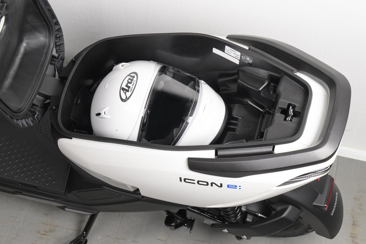 画像12: 新型電動スクーターホンダ「ICON e:」登場！ 着脱式バッテリー採用で航続距離81kmと高い使い勝手を実現した原付一種EV！