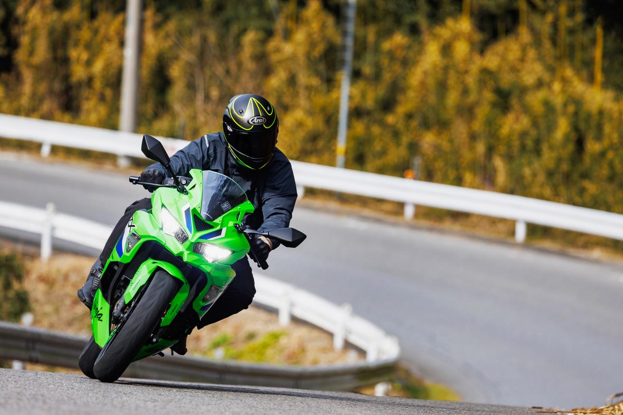 画像1: 30年の沈黙を破り帰ってきた、400ccレプリカ