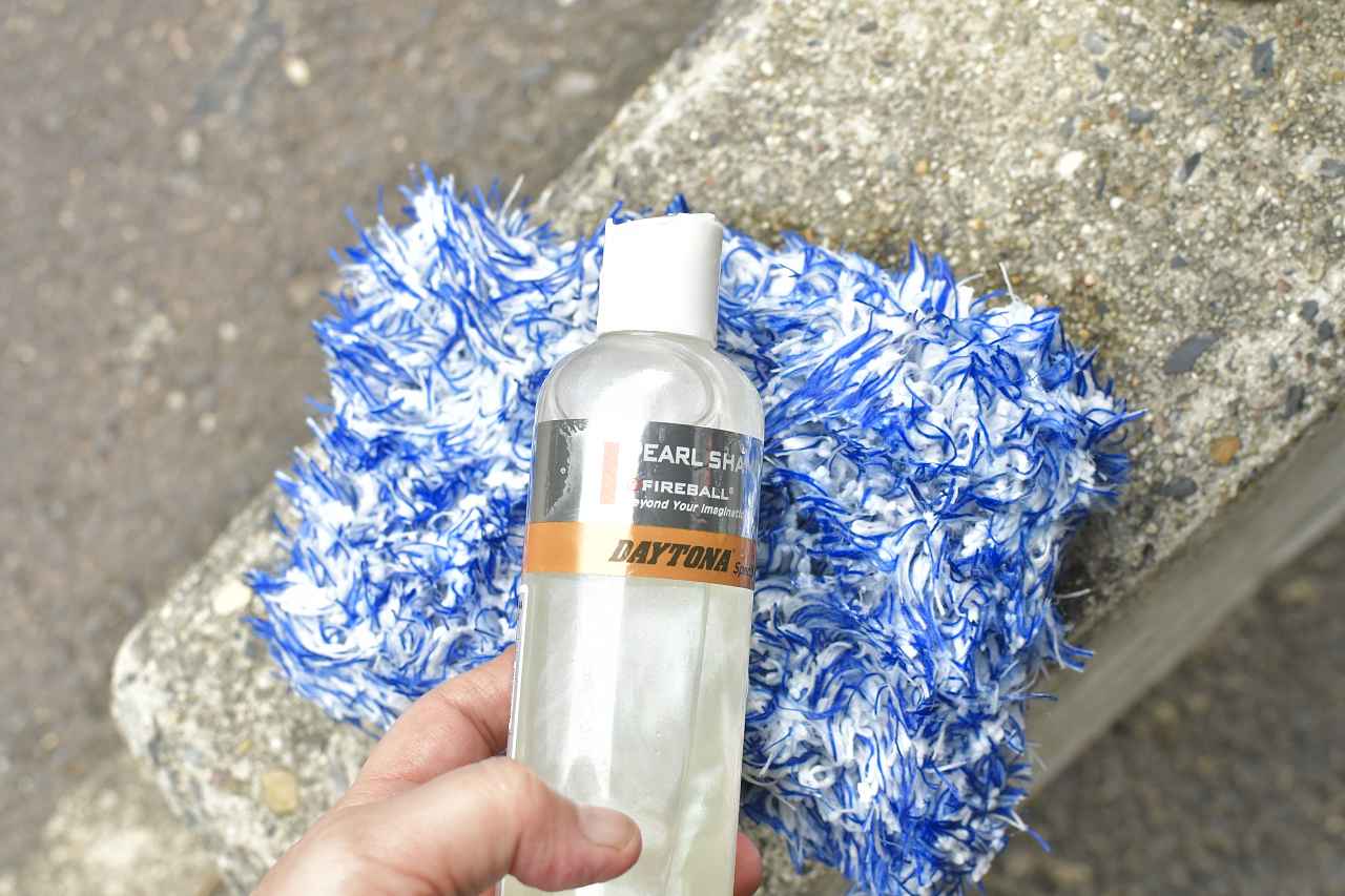 画像4: 車体全体をシャンプーしてコーティングするよ