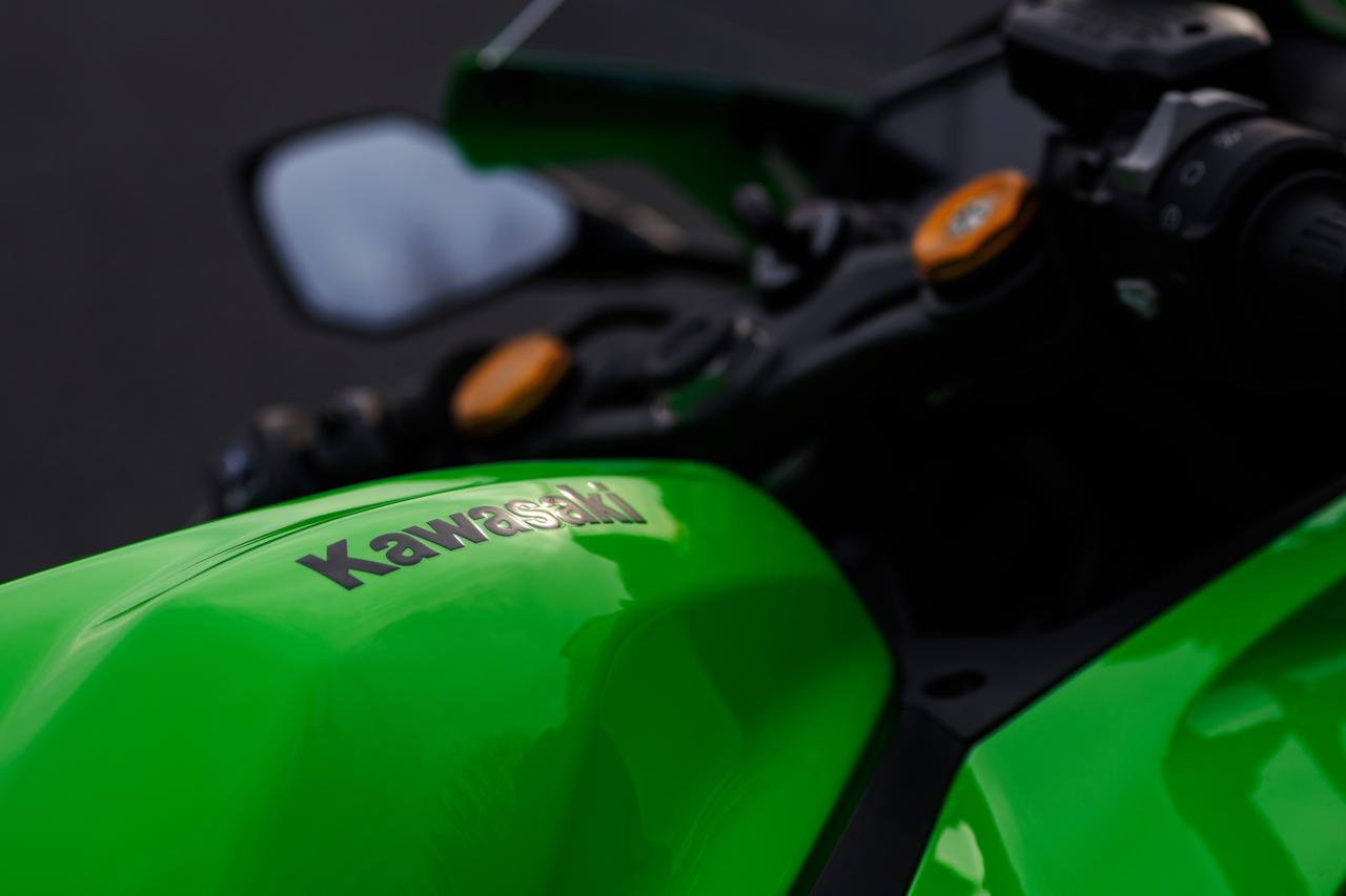 画像2: 30年の沈黙を破り帰ってきた、400ccレプリカ