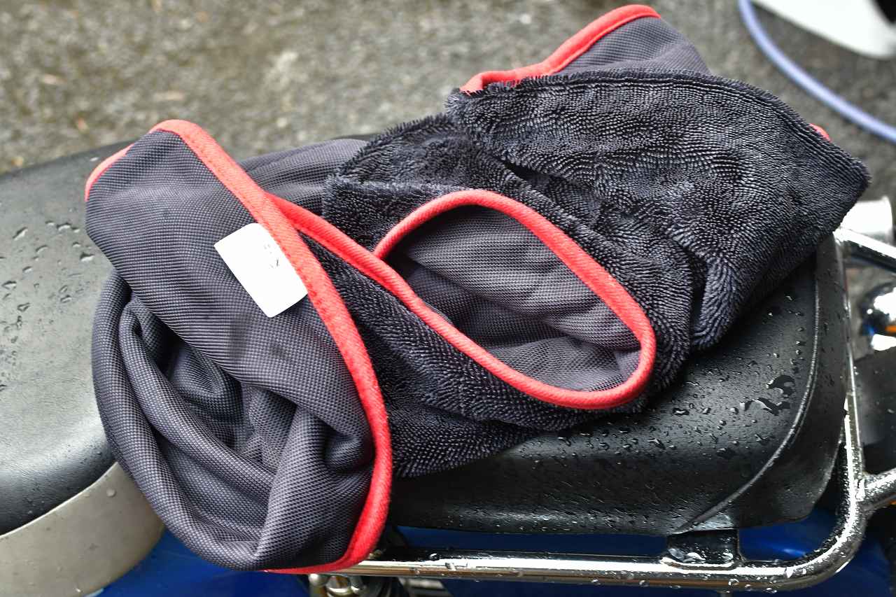 画像6: 車体全体をシャンプーしてコーティングするよ