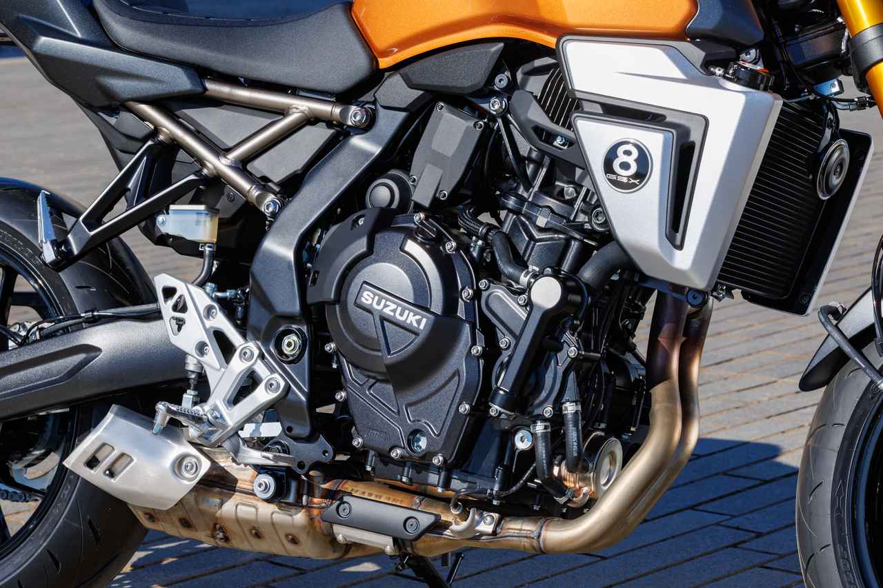 画像: 755cc並列2気筒エンジン。270度位相のクランクシャフトを採用した不等間隔爆発と独自のバランサー構造がトルクフルで扱いやすく、スムーズな吹け上がりを実現。