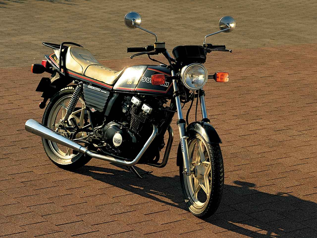 画像: スズキ「GSX250E」歴史解説｜250cc専用設計で実現された扱いやすさが魅力（1980年） - webオートバイ
