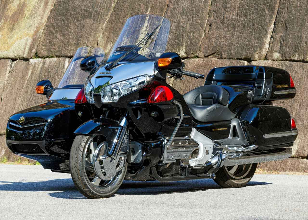 画像1: 特別仕様のゴールドウイングを駆り、皇室を守る「皇宮警察」とは? 知られざる世界を貴重な写真で紹介!