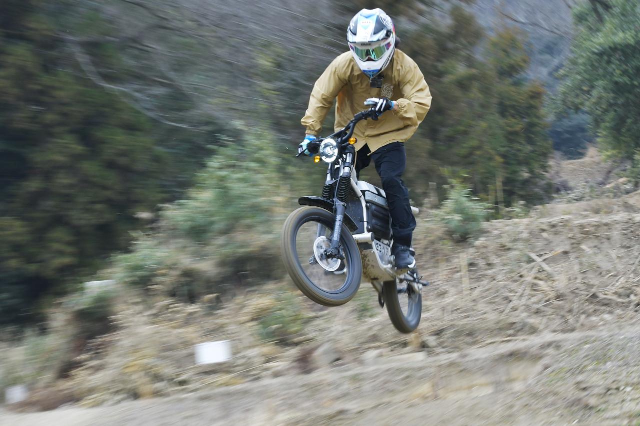 画像2: プロライダーにカッコ良く走ってもらった