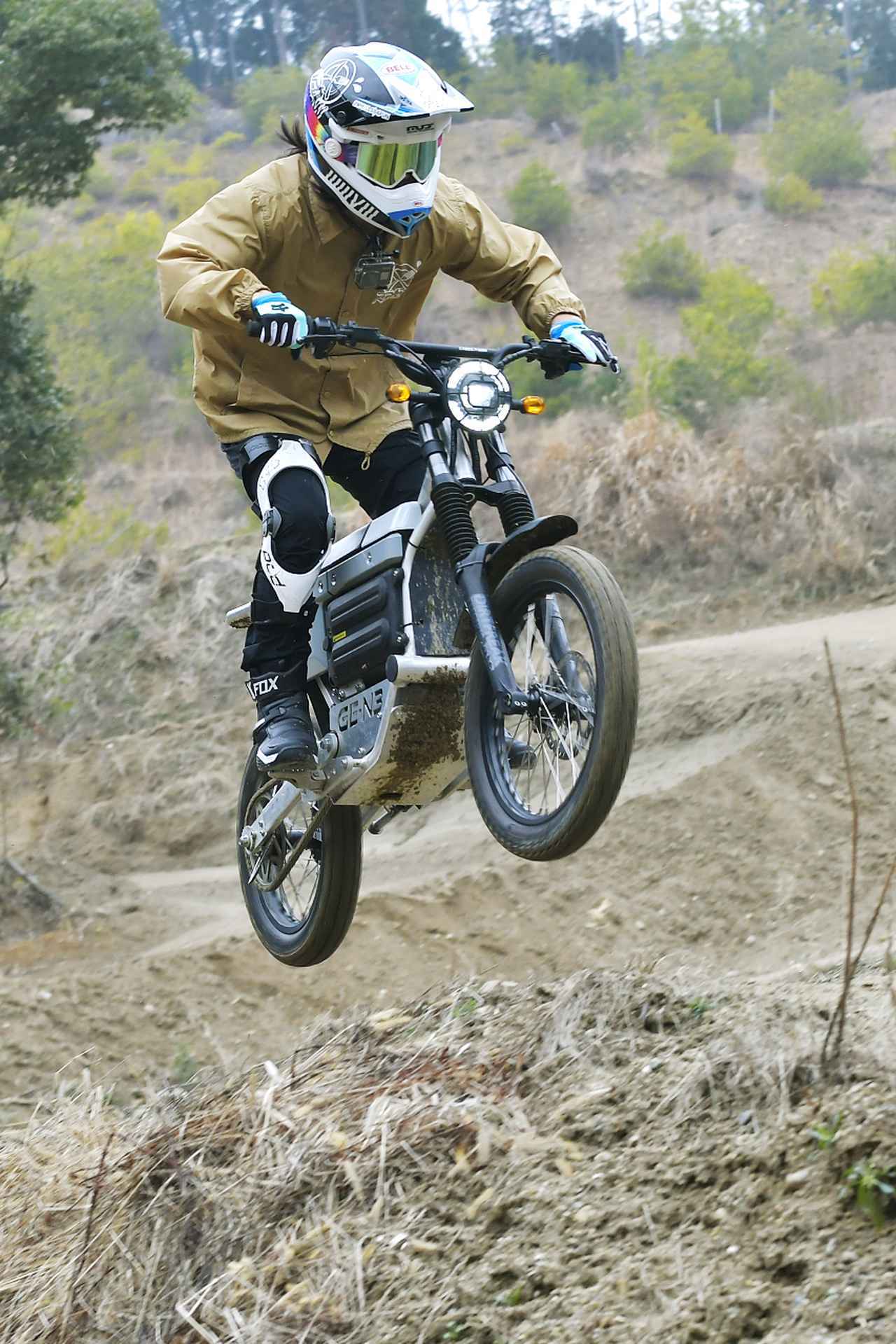 画像1: プロライダーにカッコ良く走ってもらった