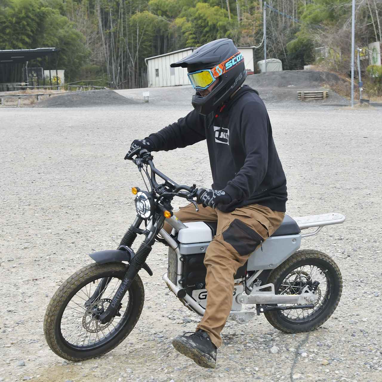 画像2: 【第3回】EV原付の可能性を広げるGE-N3は、クローズドコースでのオフロード遊びにも最適なファンバイク。コース専用モードで真の力を発揮してもらったよ【最新電動バイク解説】