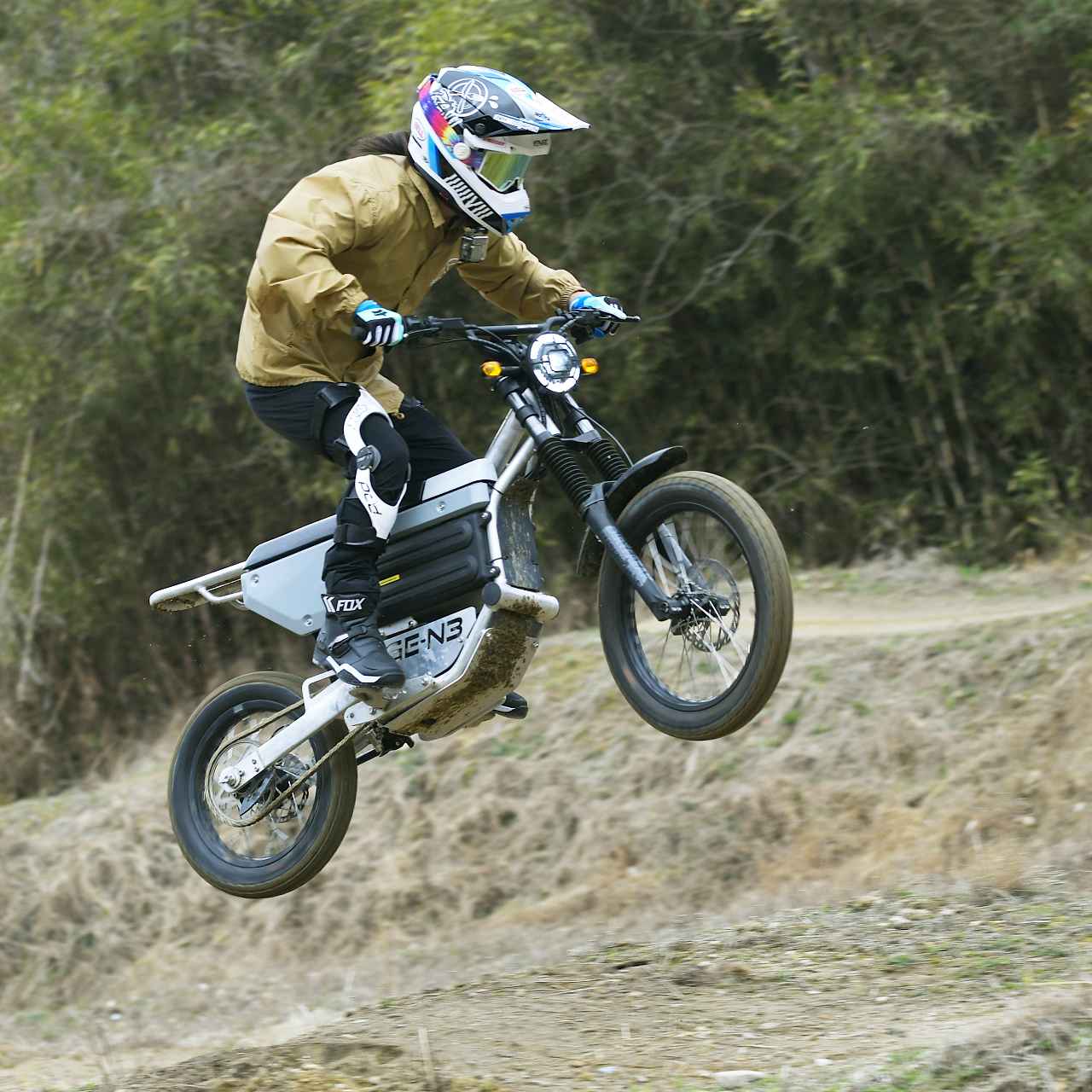 画像5: プロライダーにカッコ良く走ってもらった