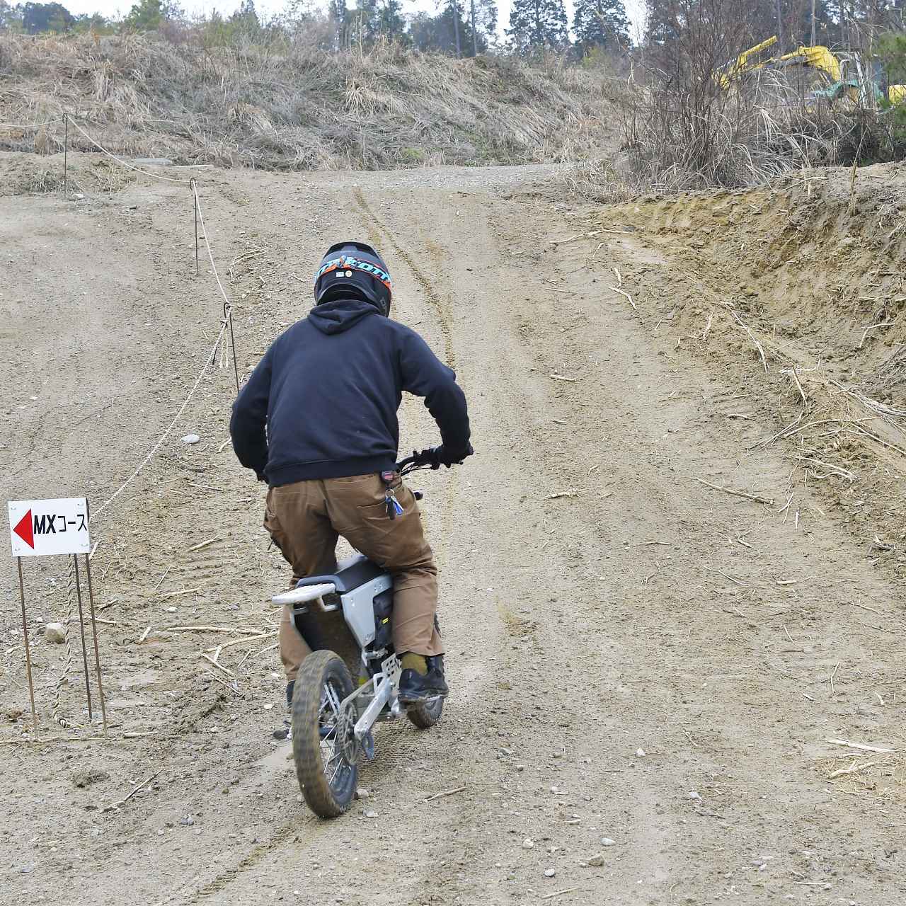 画像3: 【第3回】EV原付の可能性を広げるGE-N3は、クローズドコースでのオフロード遊びにも最適なファンバイク。コース専用モードで真の力を発揮してもらったよ【最新電動バイク解説】